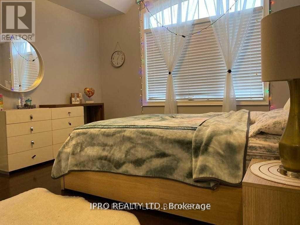 35 PRUDHAM CRES