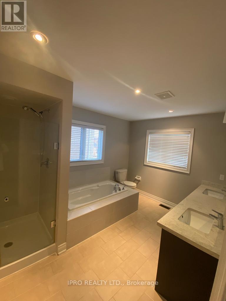 35 PRUDHAM CRES