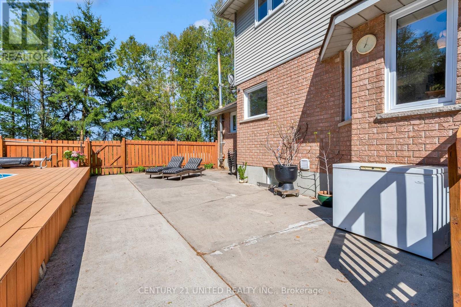902 LAIRD RD