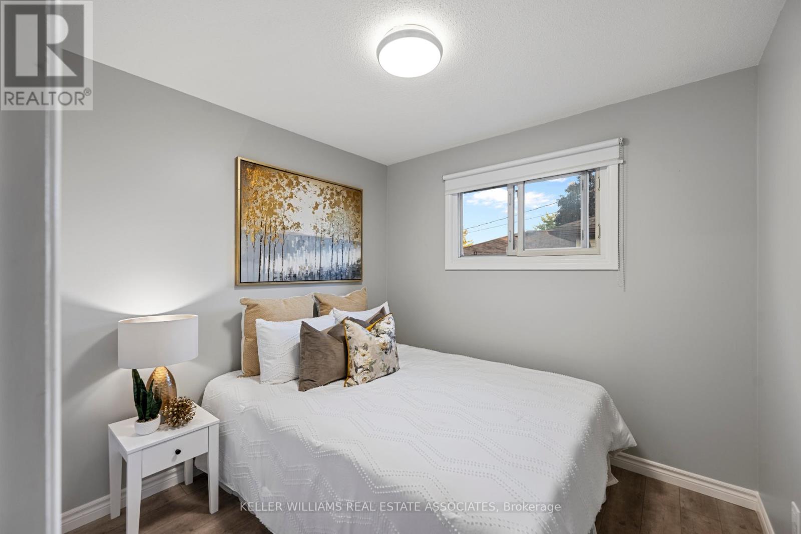 8 MUIR AVE