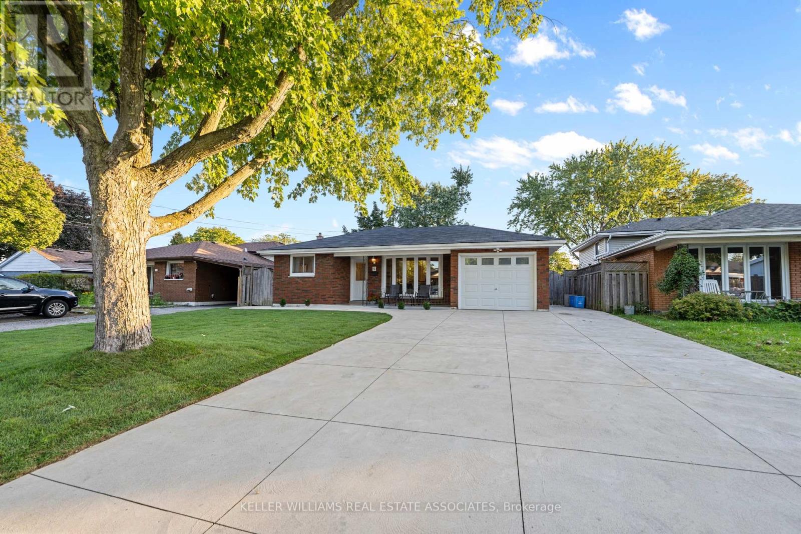 8 MUIR AVE