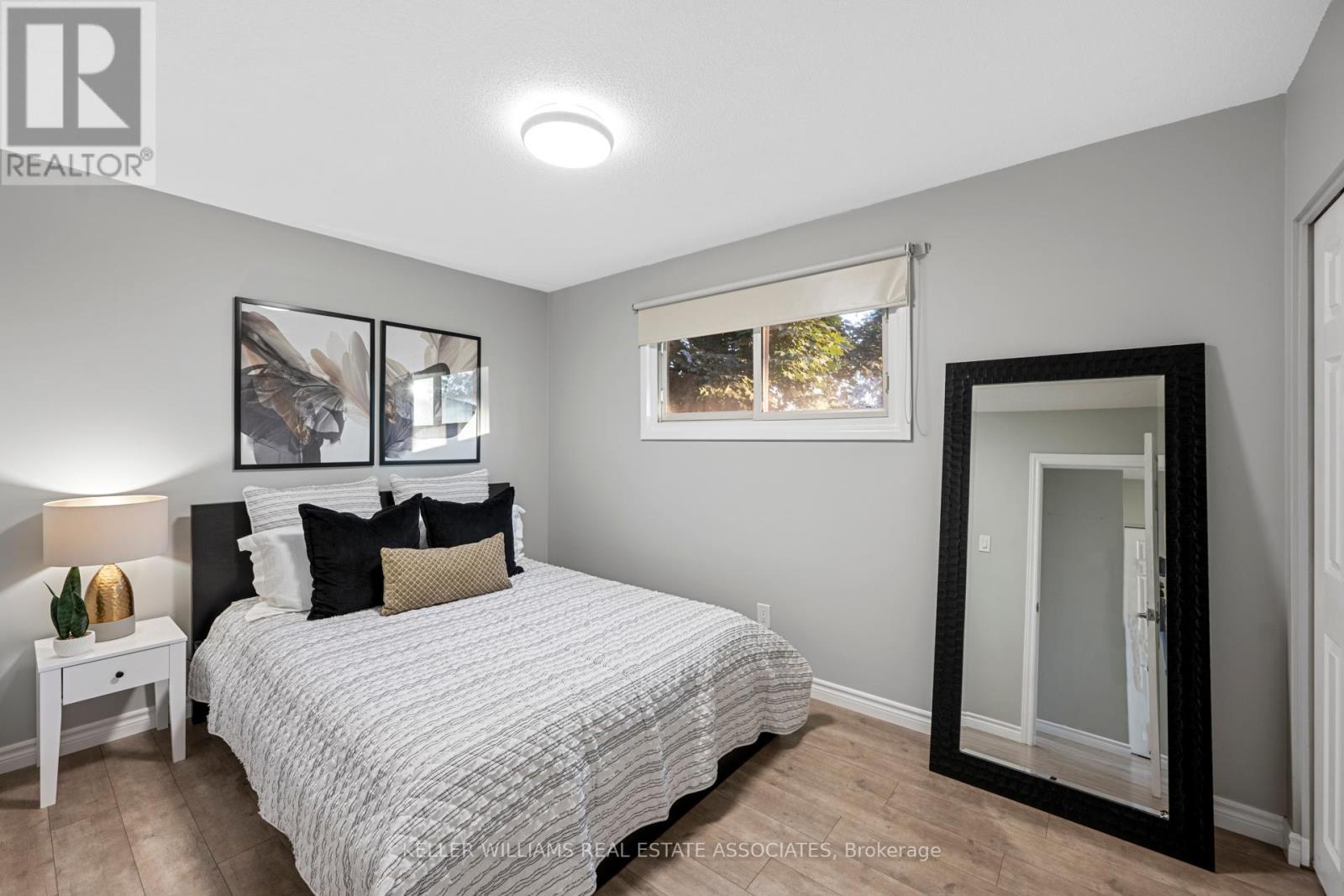 8 MUIR AVE