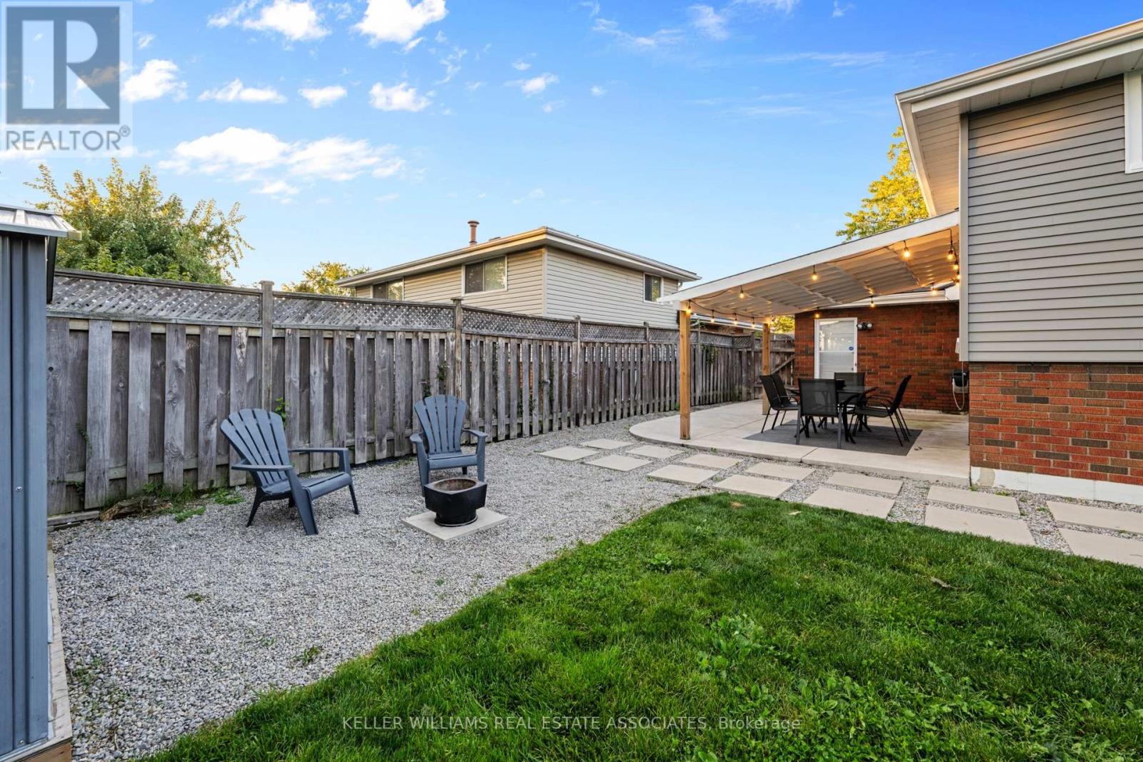 8 MUIR AVE
