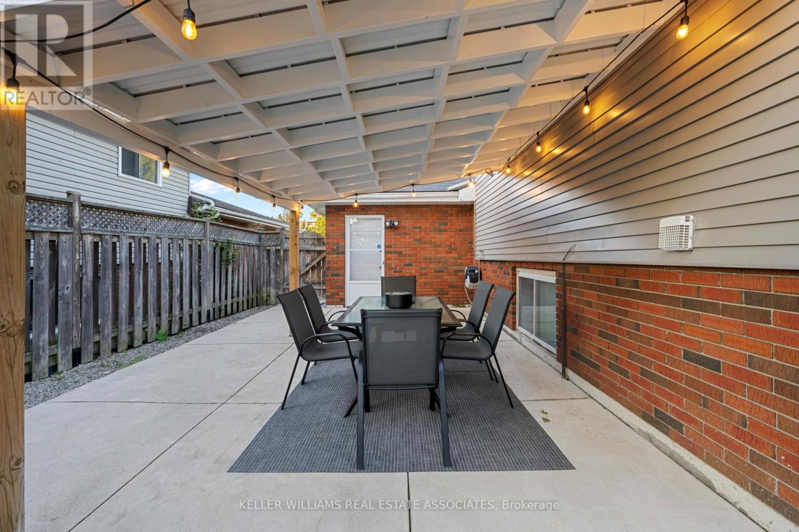 8 MUIR AVE