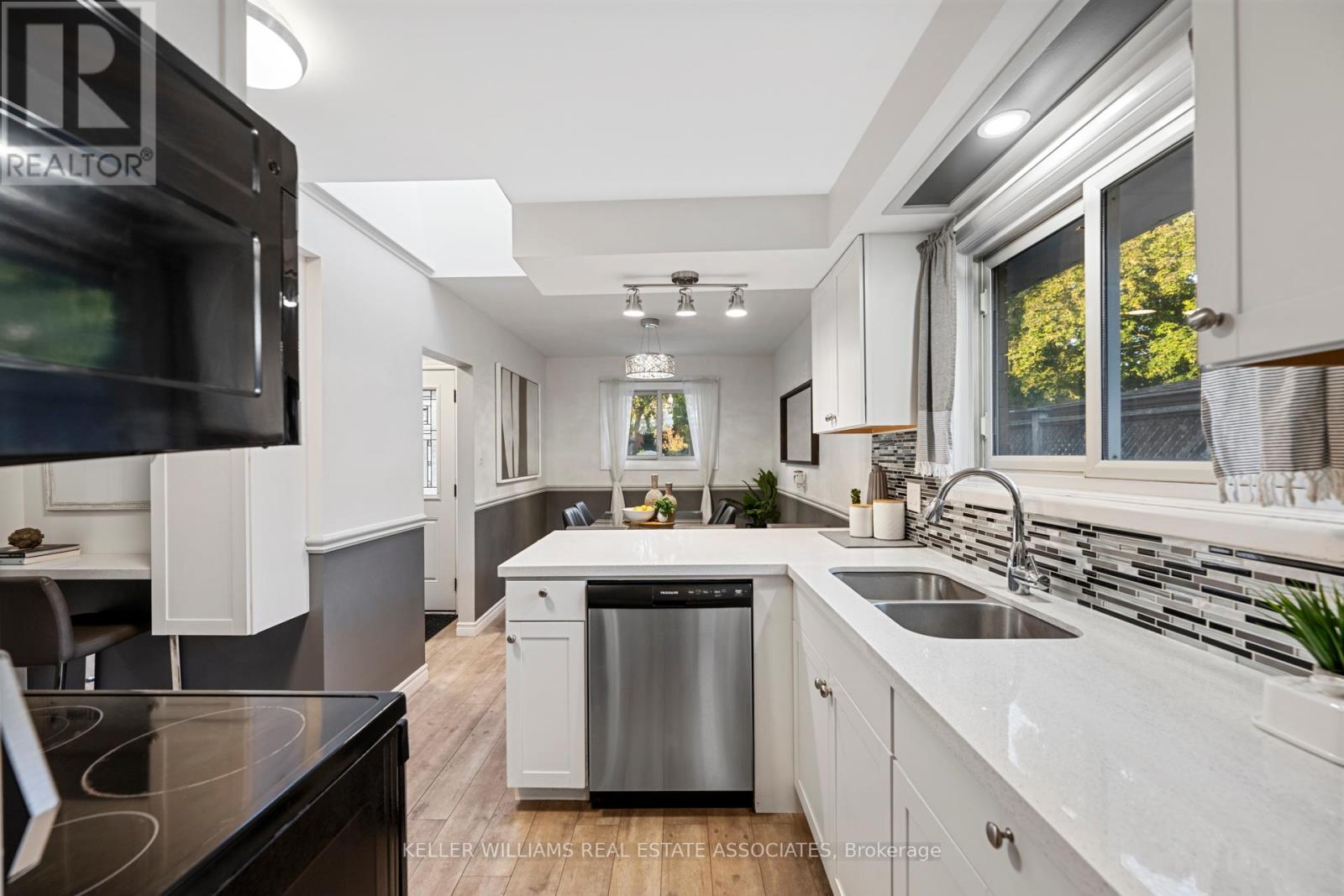 8 MUIR AVE