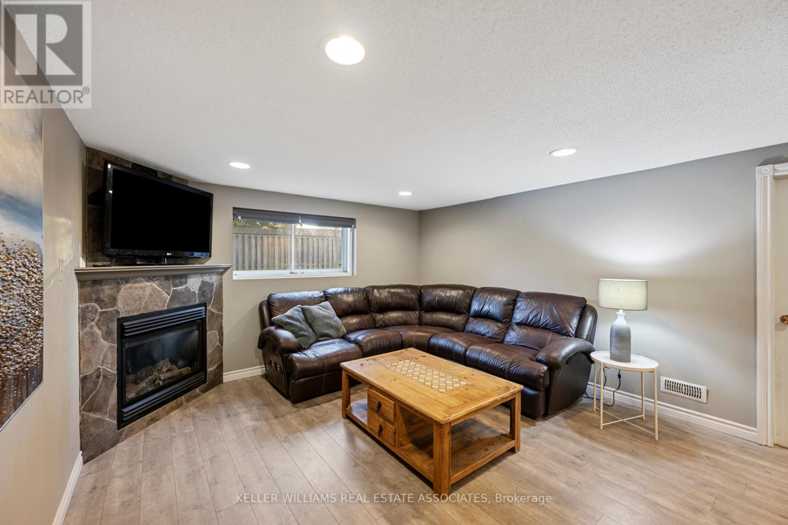 8 MUIR AVE