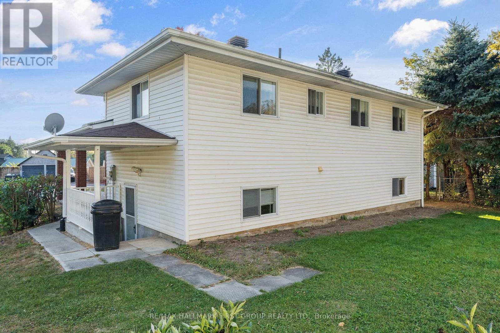 7 BLAKE ST
