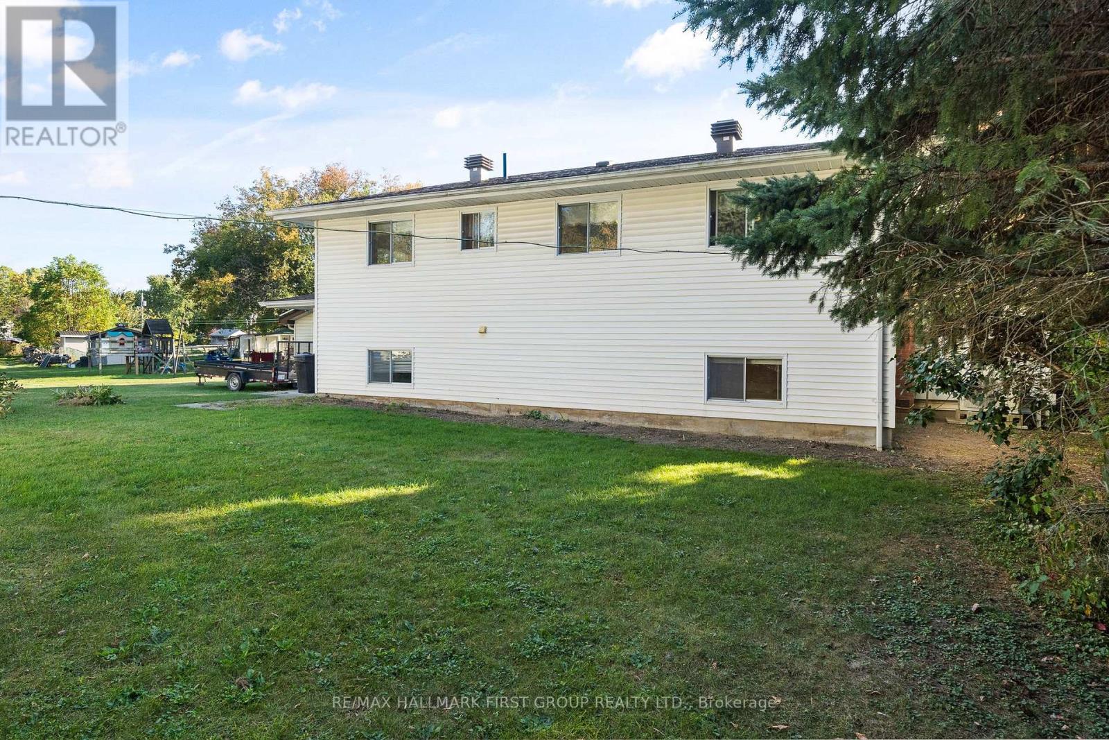 7 BLAKE ST