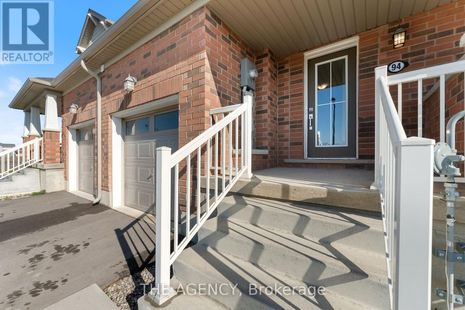 94 MACLACHLAN AVE