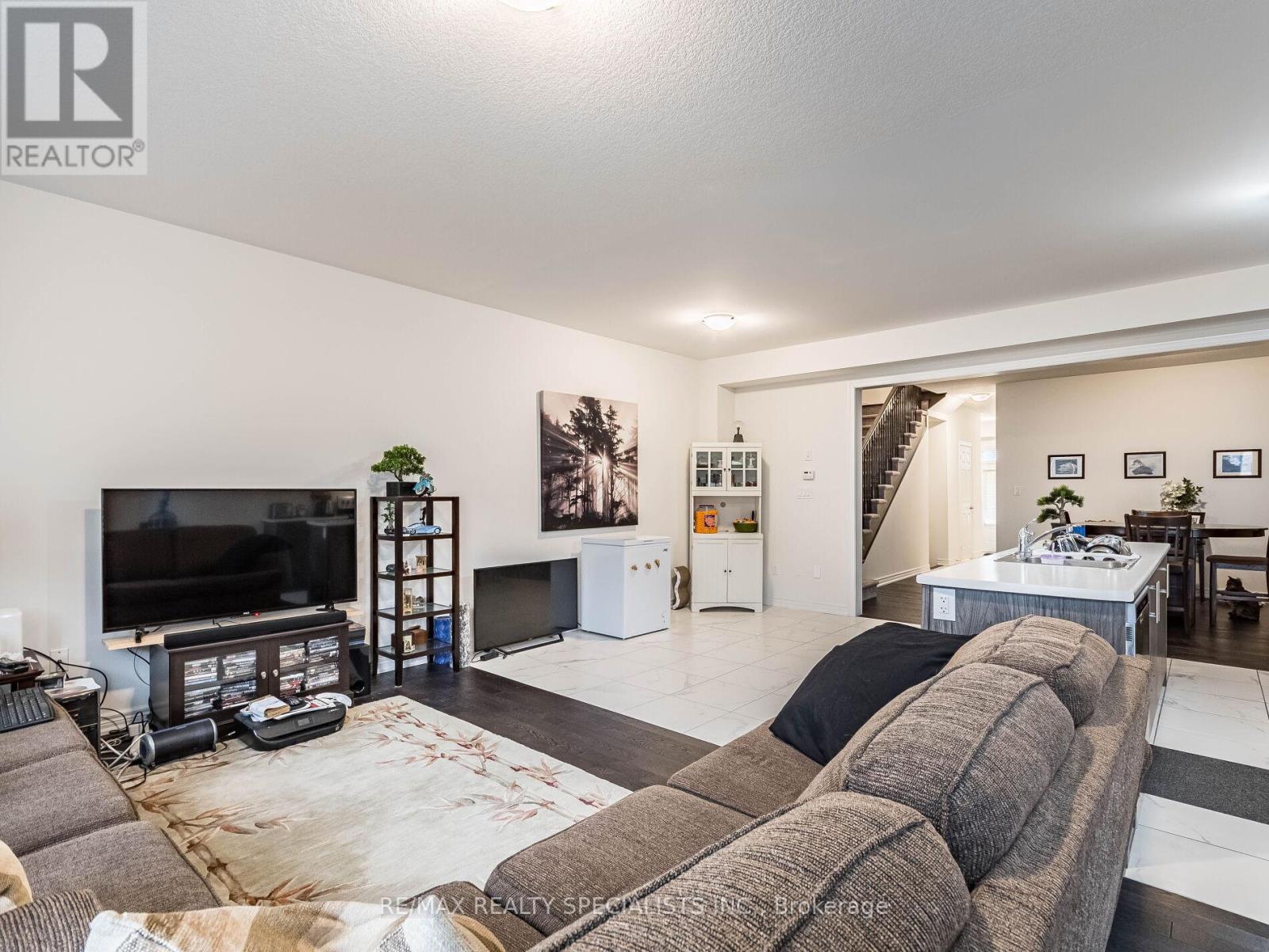 #104 -166 DEERPATH DR, #104