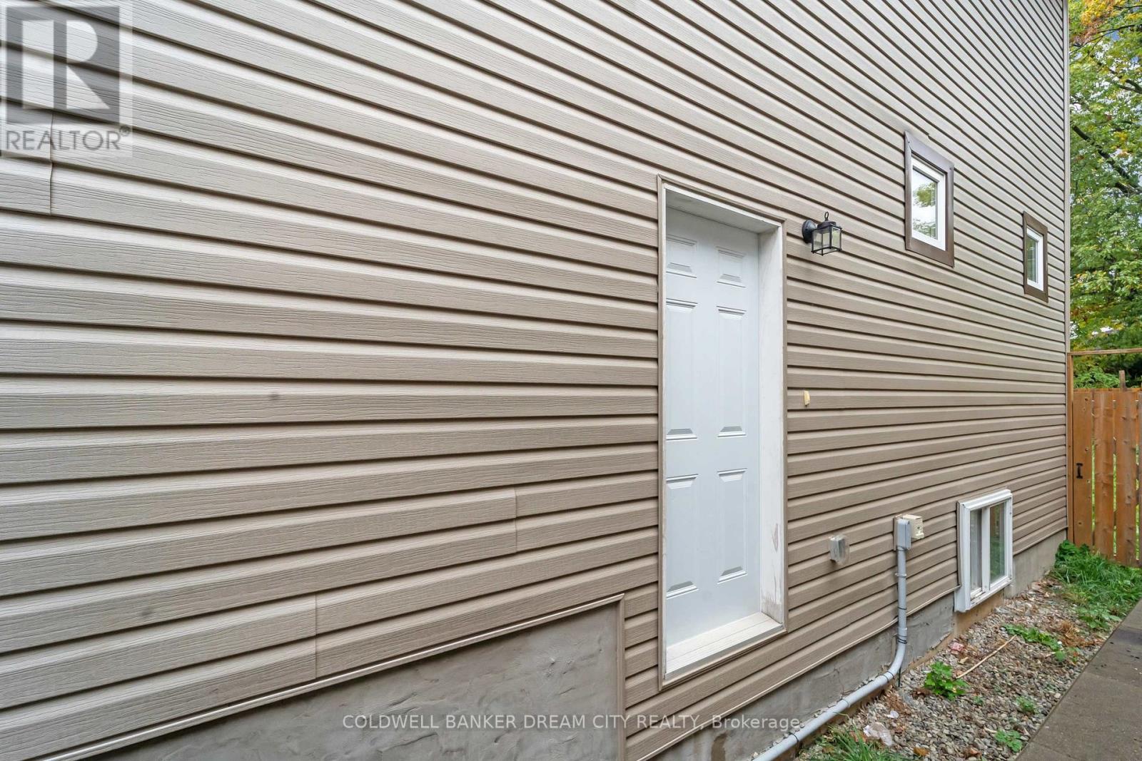 57 BROOKLYNE RD W