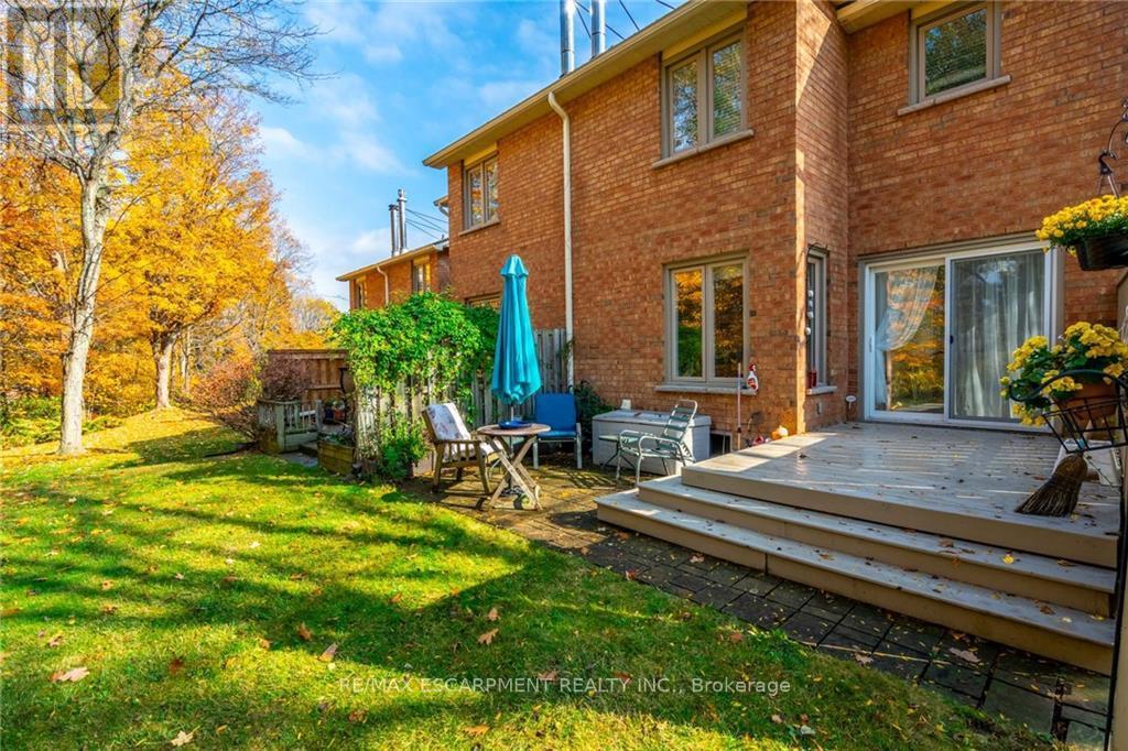 #18 -14 HUNTINGWOOD AVE, #18
