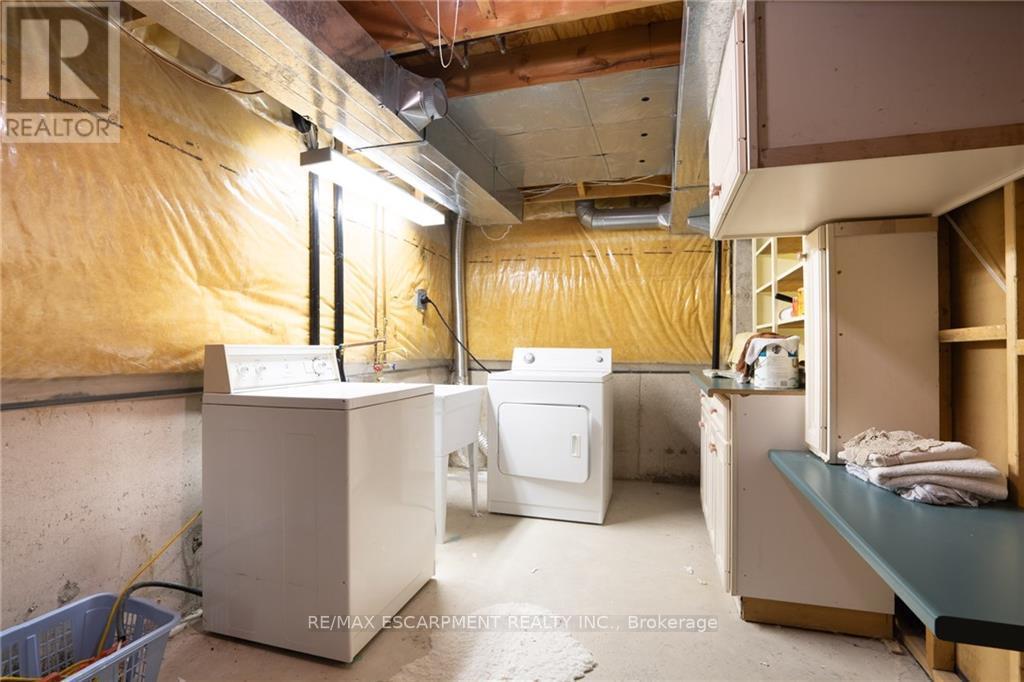 #18 -14 HUNTINGWOOD AVE, #18