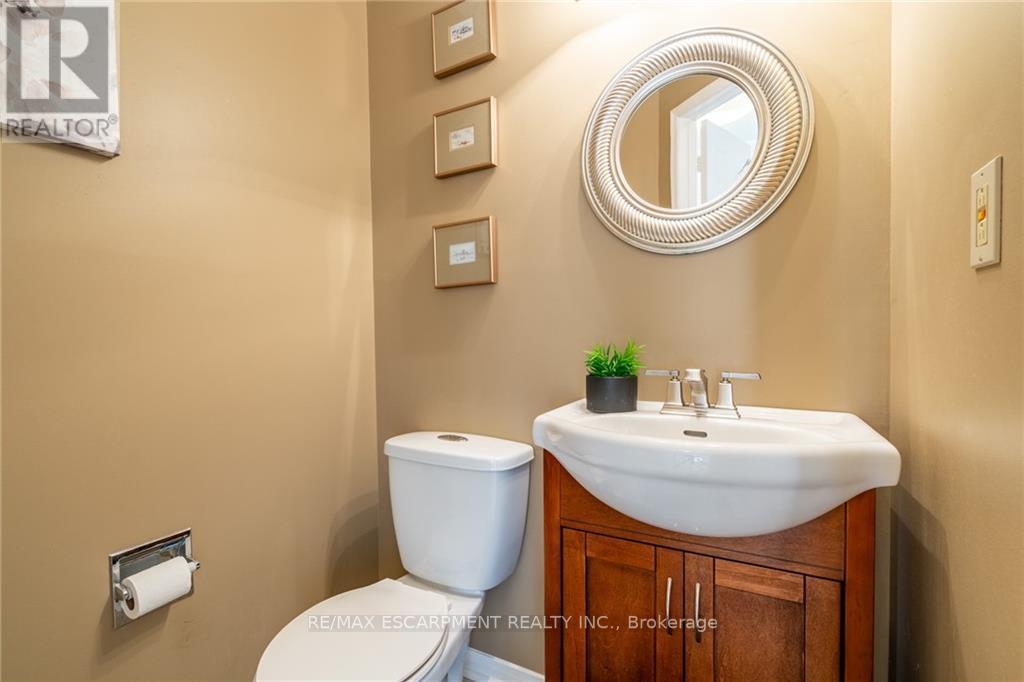 #18 -14 HUNTINGWOOD AVE, #18