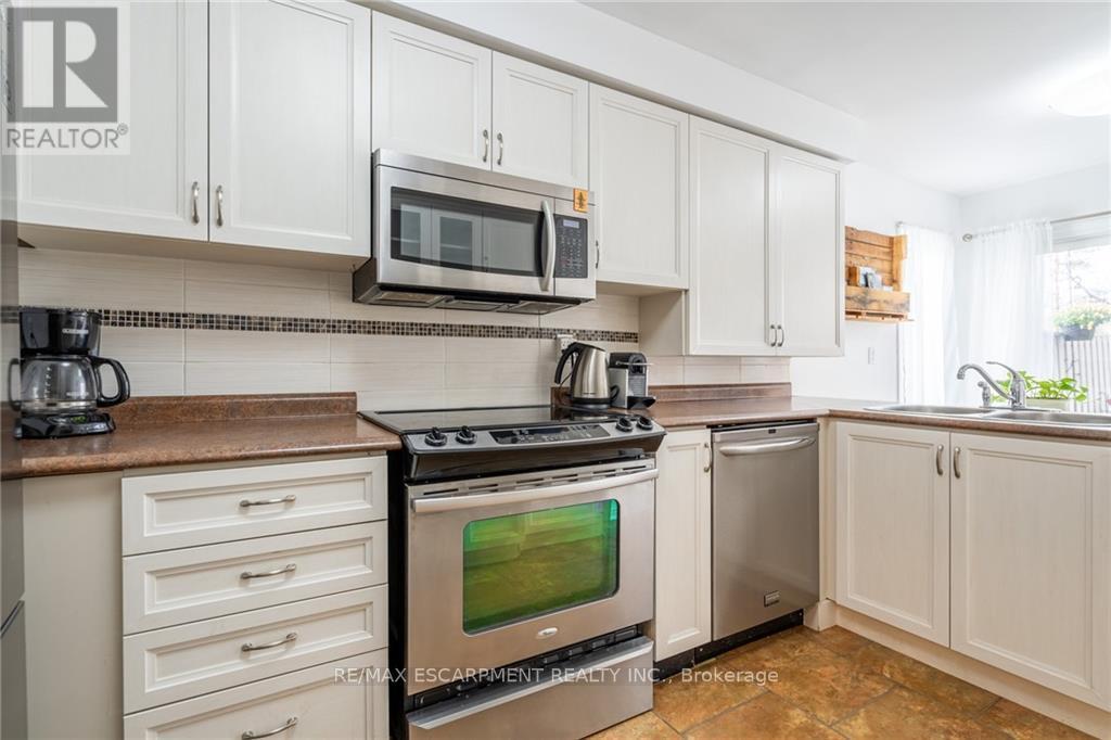 #18 -14 HUNTINGWOOD AVE, #18