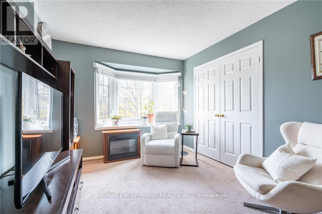 #18 -14 HUNTINGWOOD AVE, #18