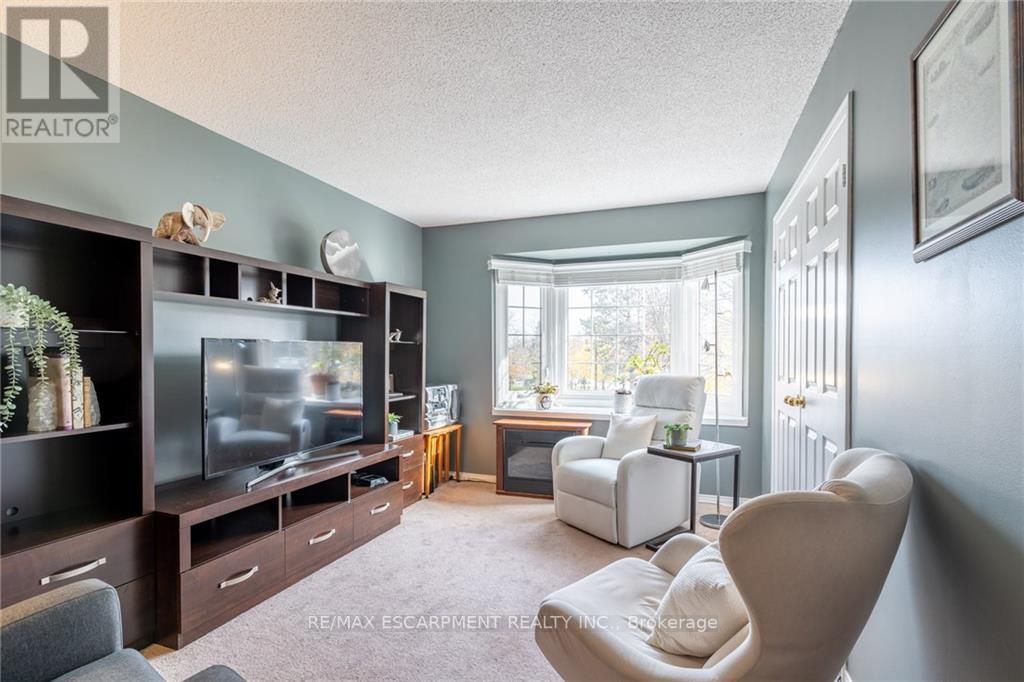 #18 -14 HUNTINGWOOD AVE, #18