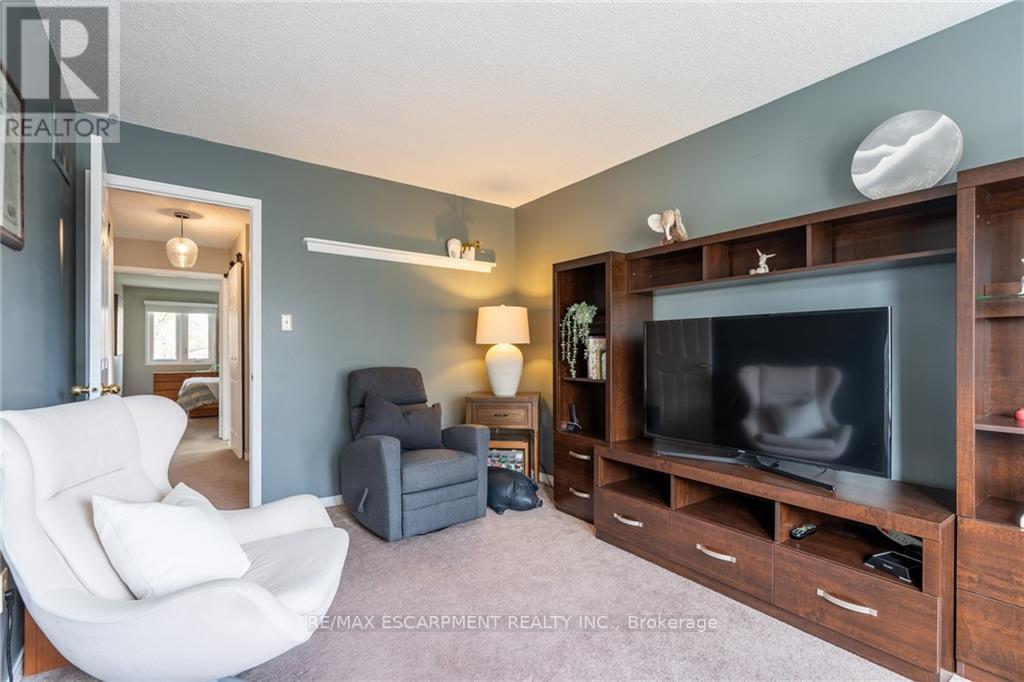 #18 -14 HUNTINGWOOD AVE, #18