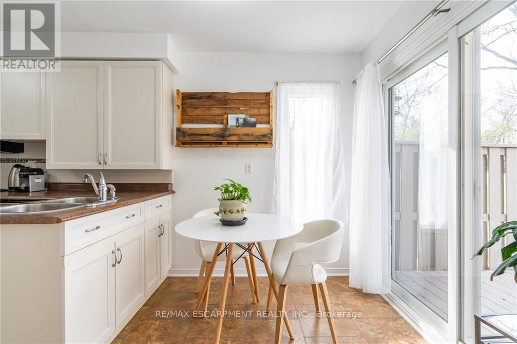 #18 -14 HUNTINGWOOD AVE, #18
