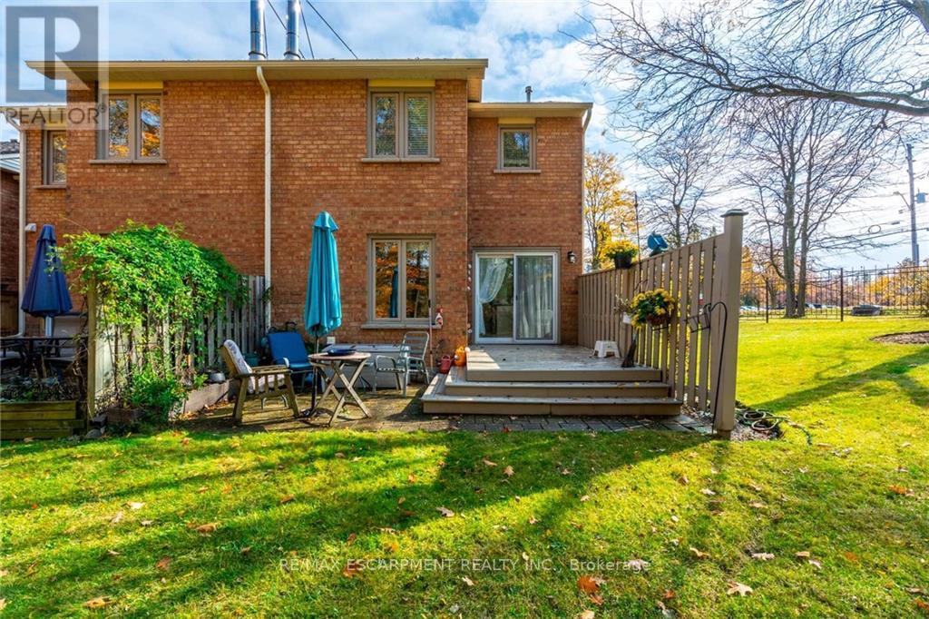 #18 -14 HUNTINGWOOD AVE, #18