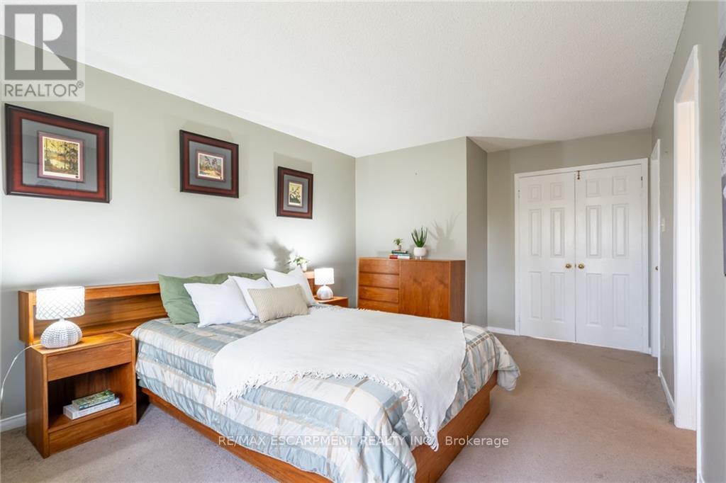 #18 -14 HUNTINGWOOD AVE, #18