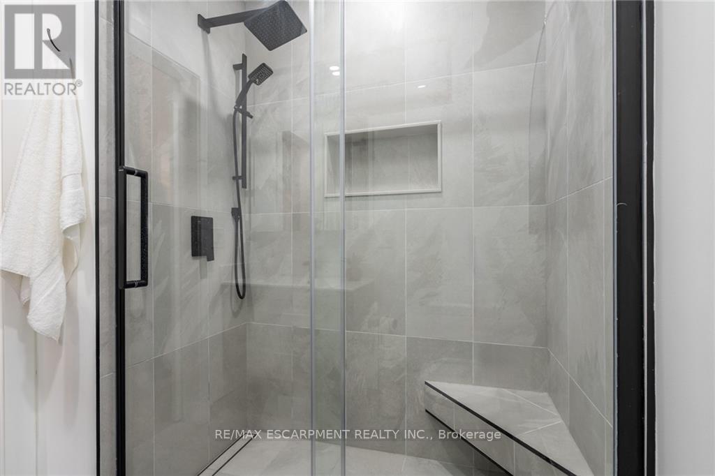 #18 -14 HUNTINGWOOD AVE, #18