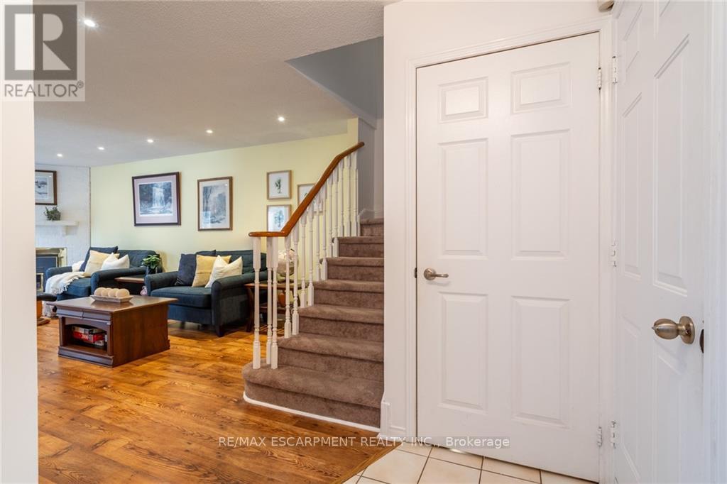 #18 -14 HUNTINGWOOD AVE, #18