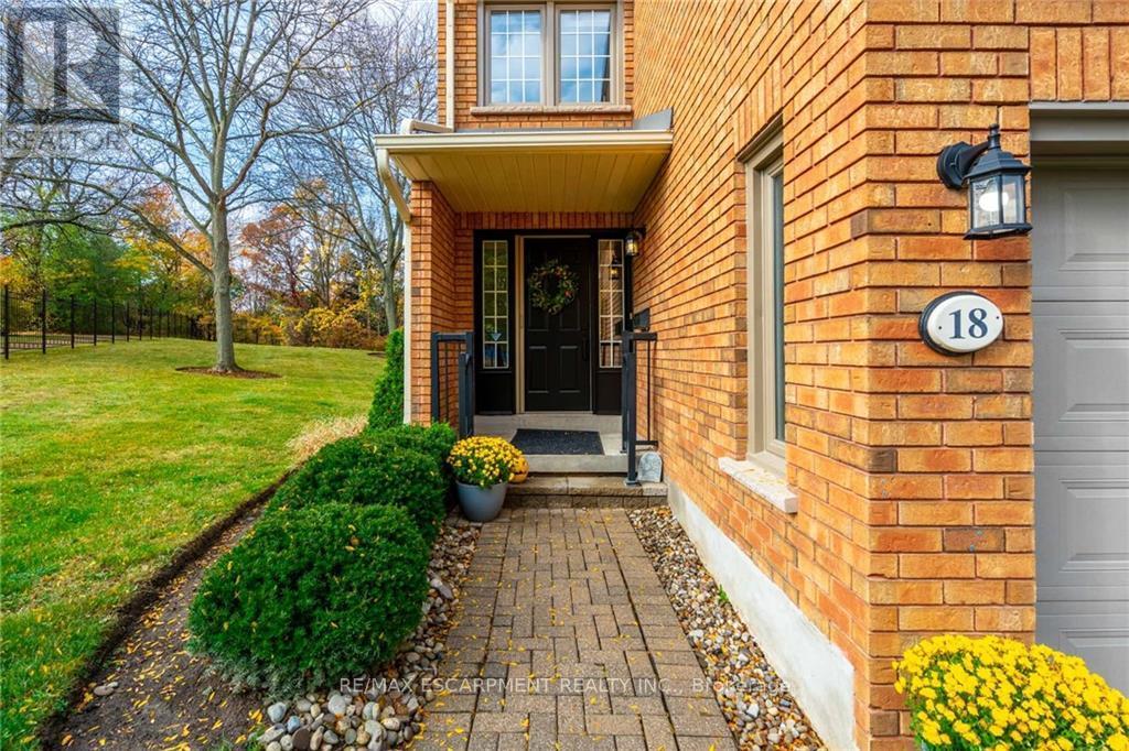 #18 -14 HUNTINGWOOD AVE, #18