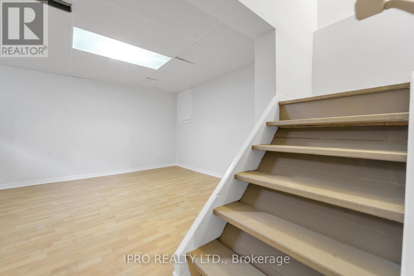 22 TIMBERLANE CRES