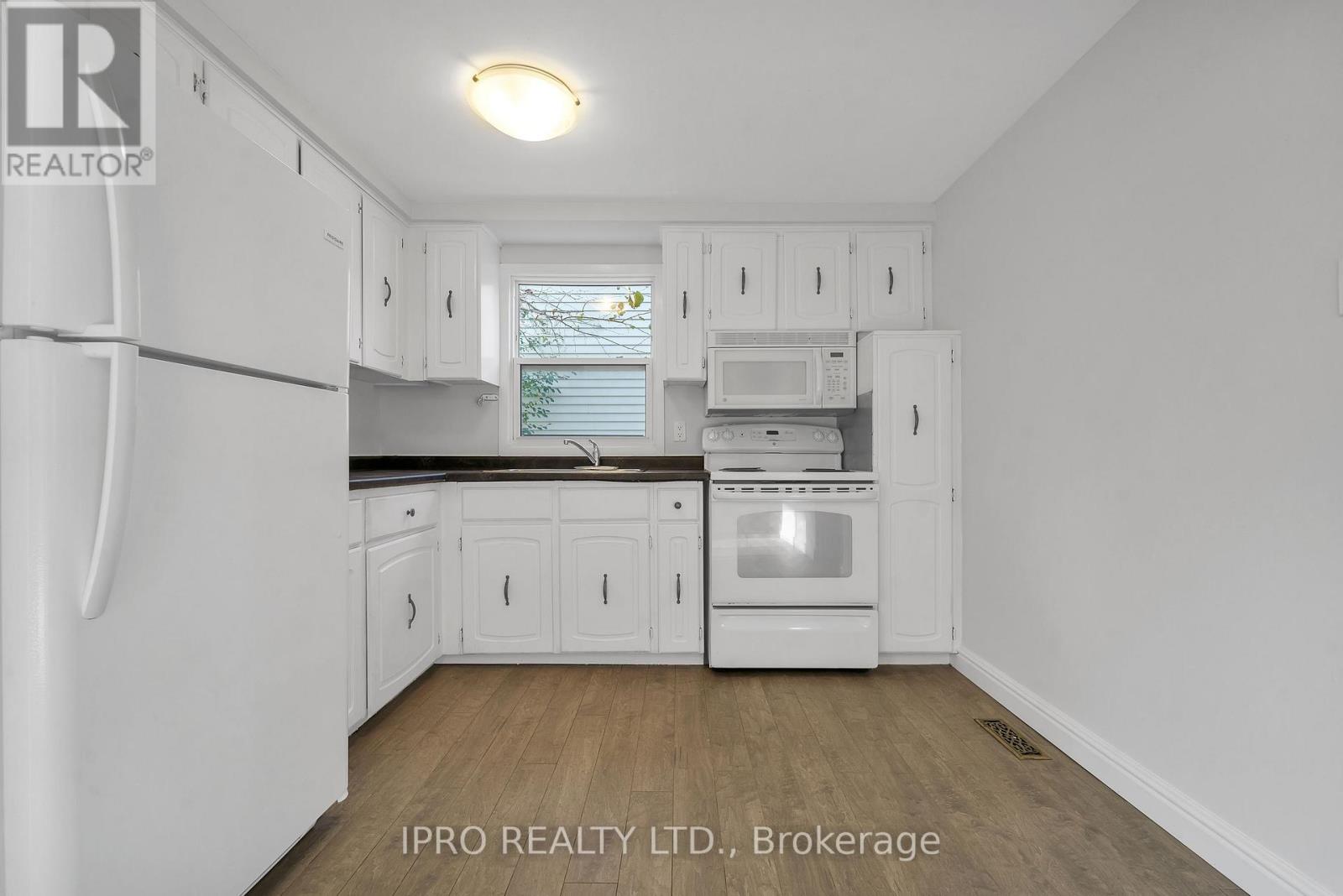 22 TIMBERLANE CRES