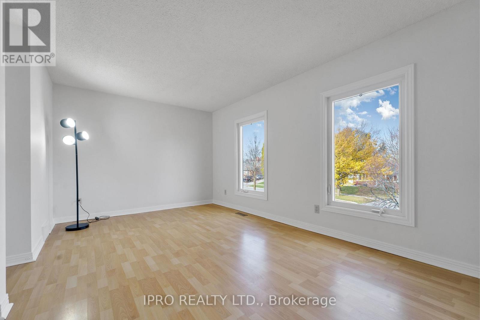 22 TIMBERLANE CRES