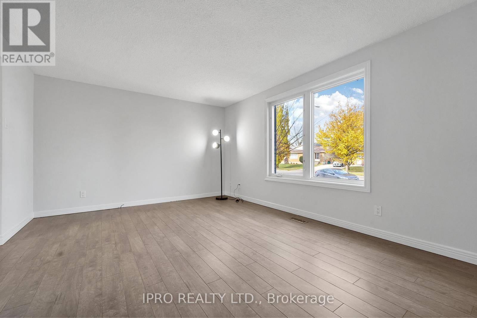22 TIMBERLANE CRES