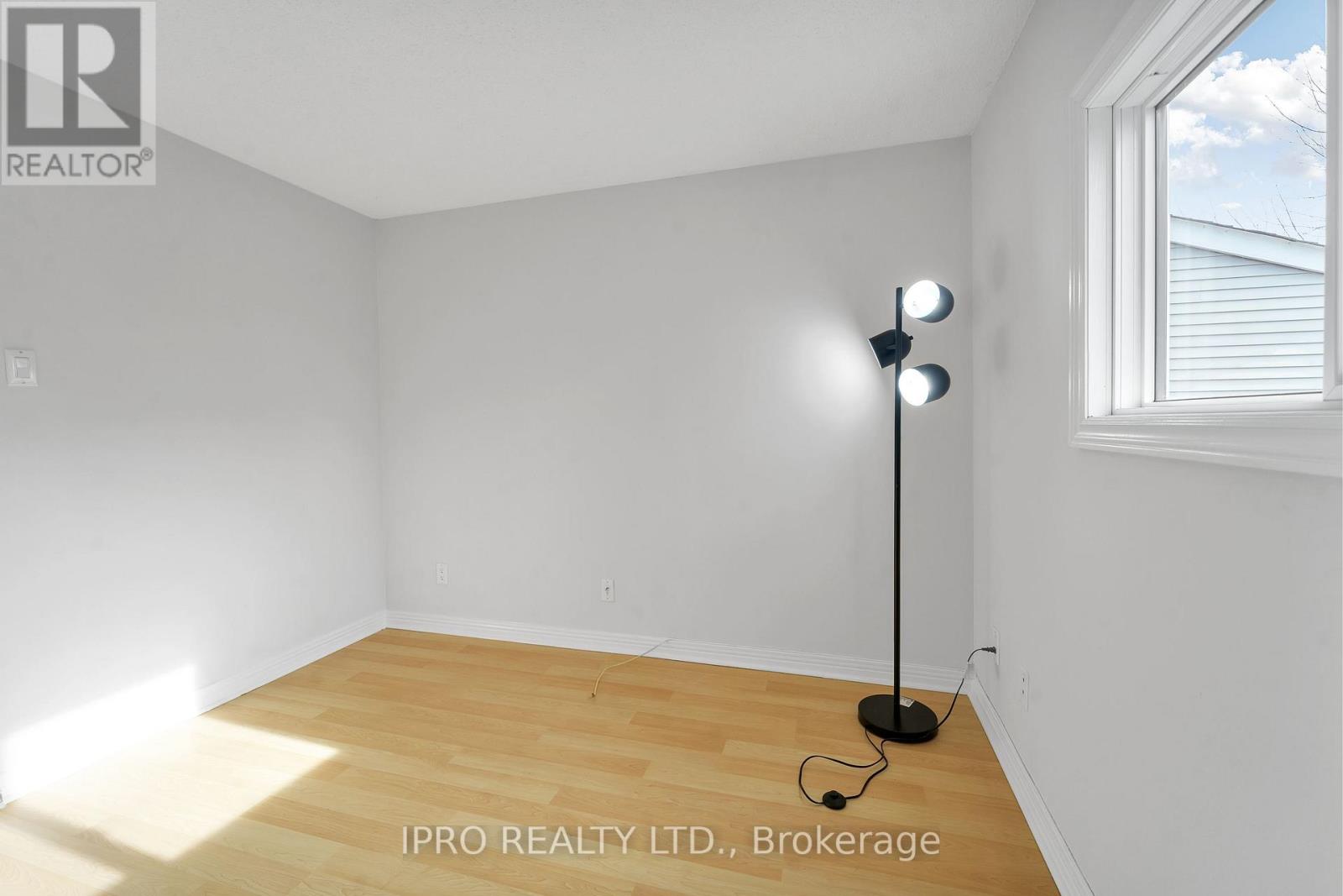 22 TIMBERLANE CRES