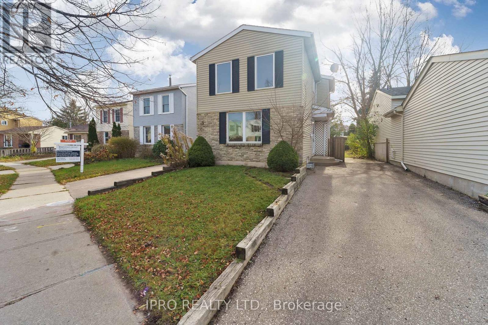 22 TIMBERLANE CRES