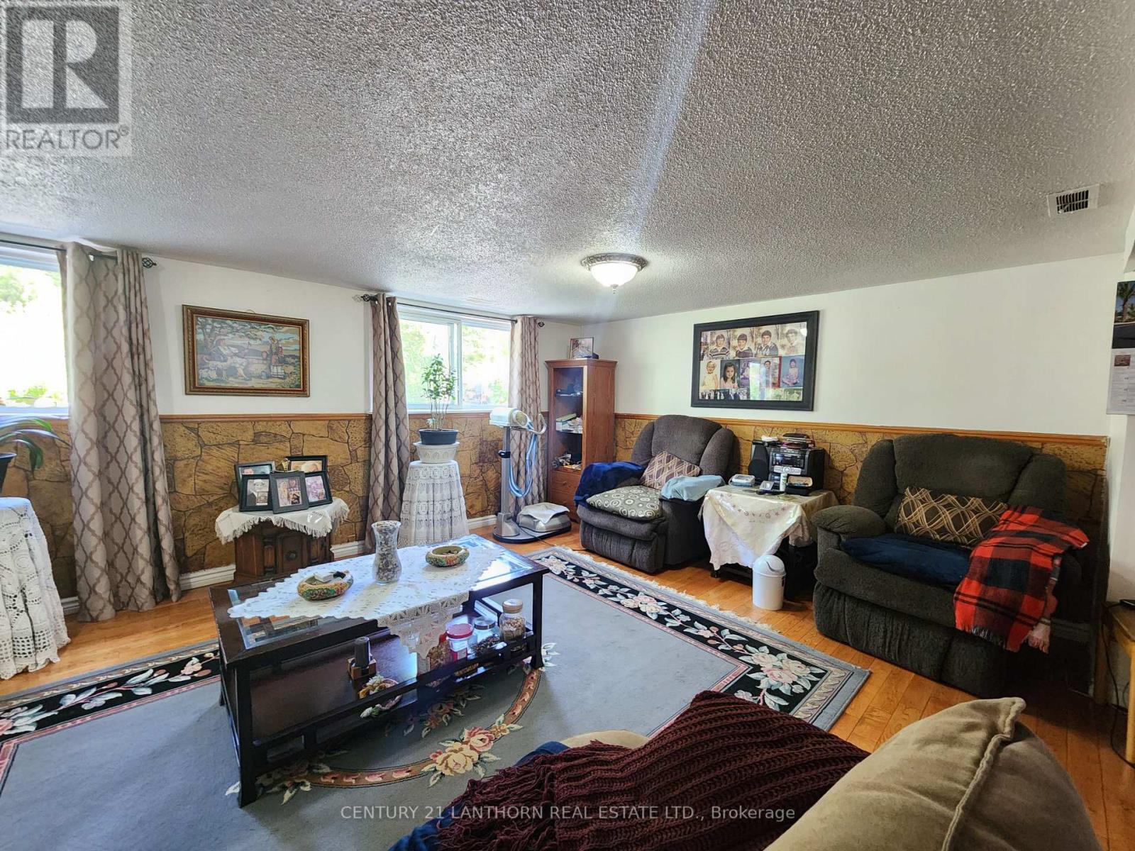 181 COLONIAL RD