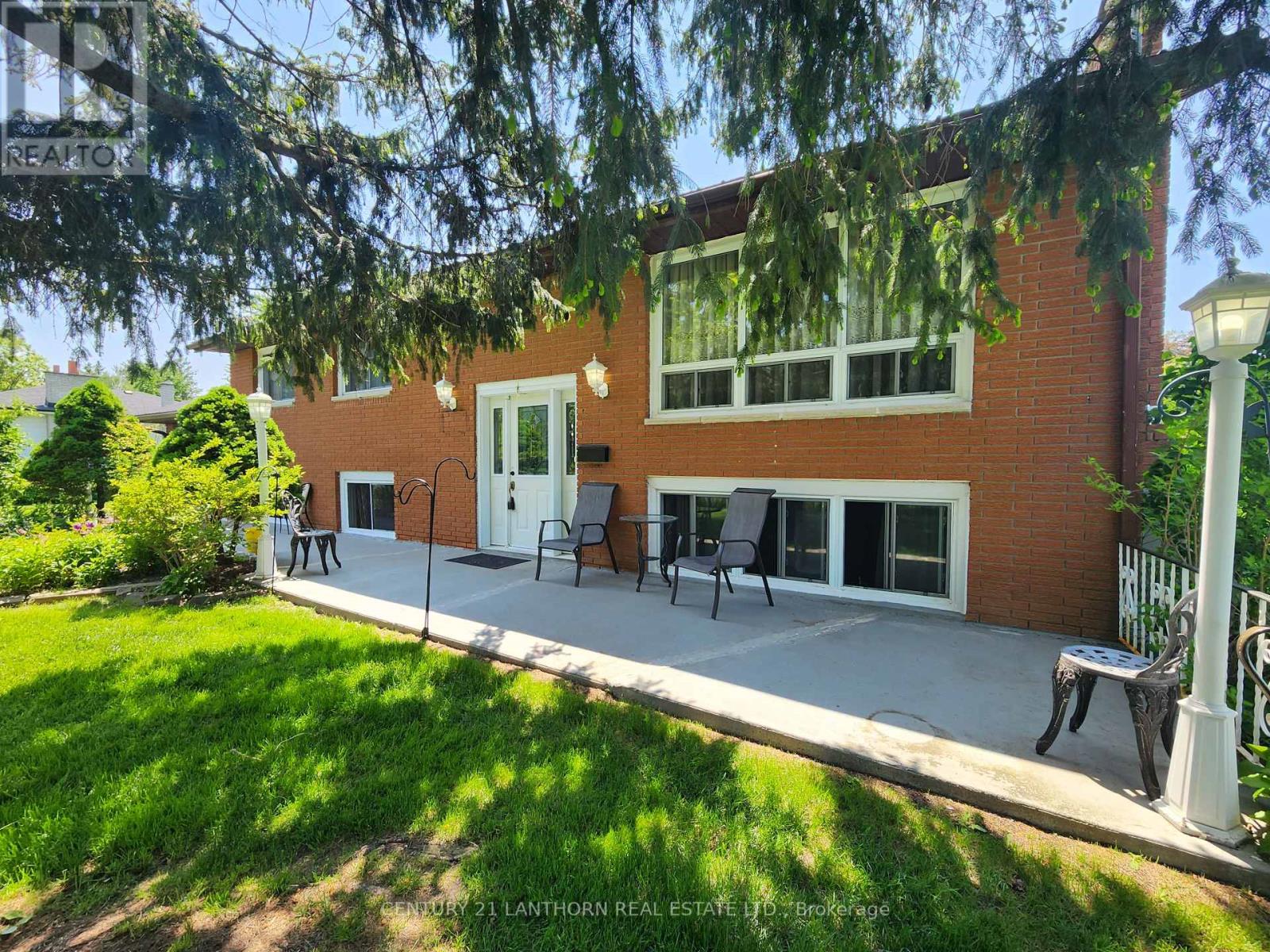 181 COLONIAL RD