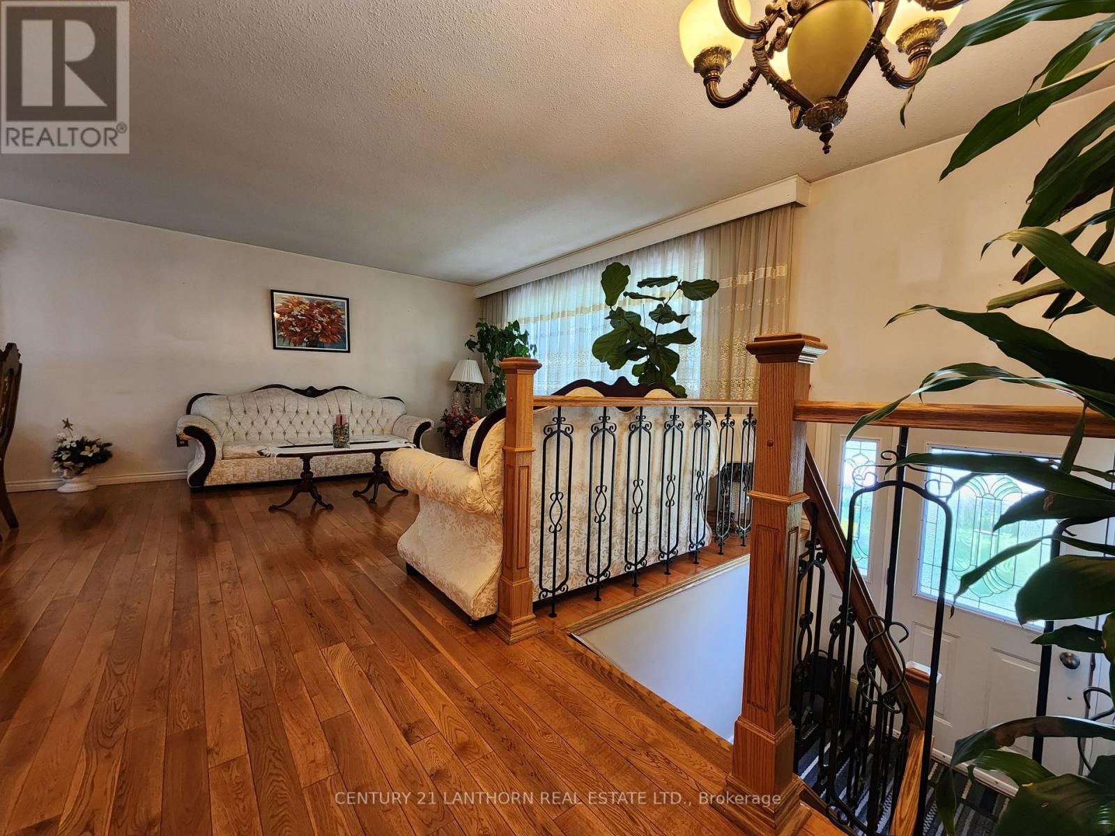 181 COLONIAL RD