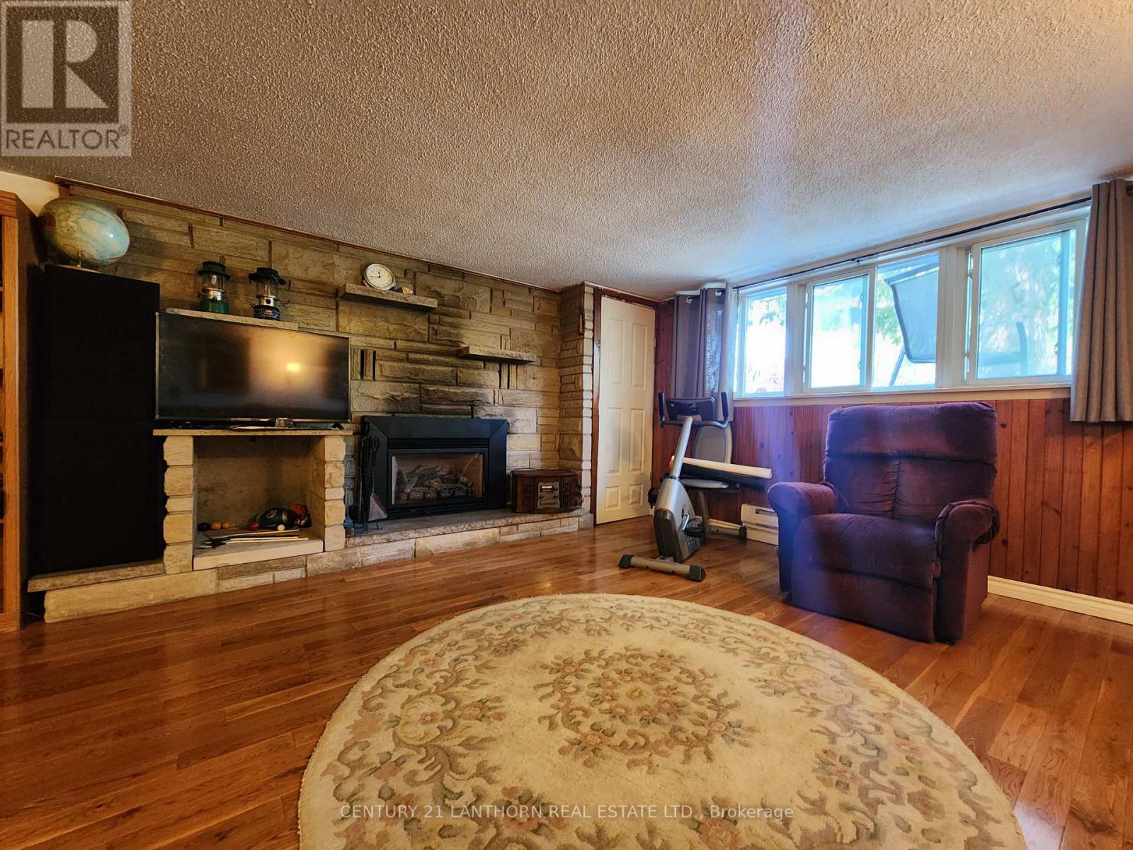 181 COLONIAL RD
