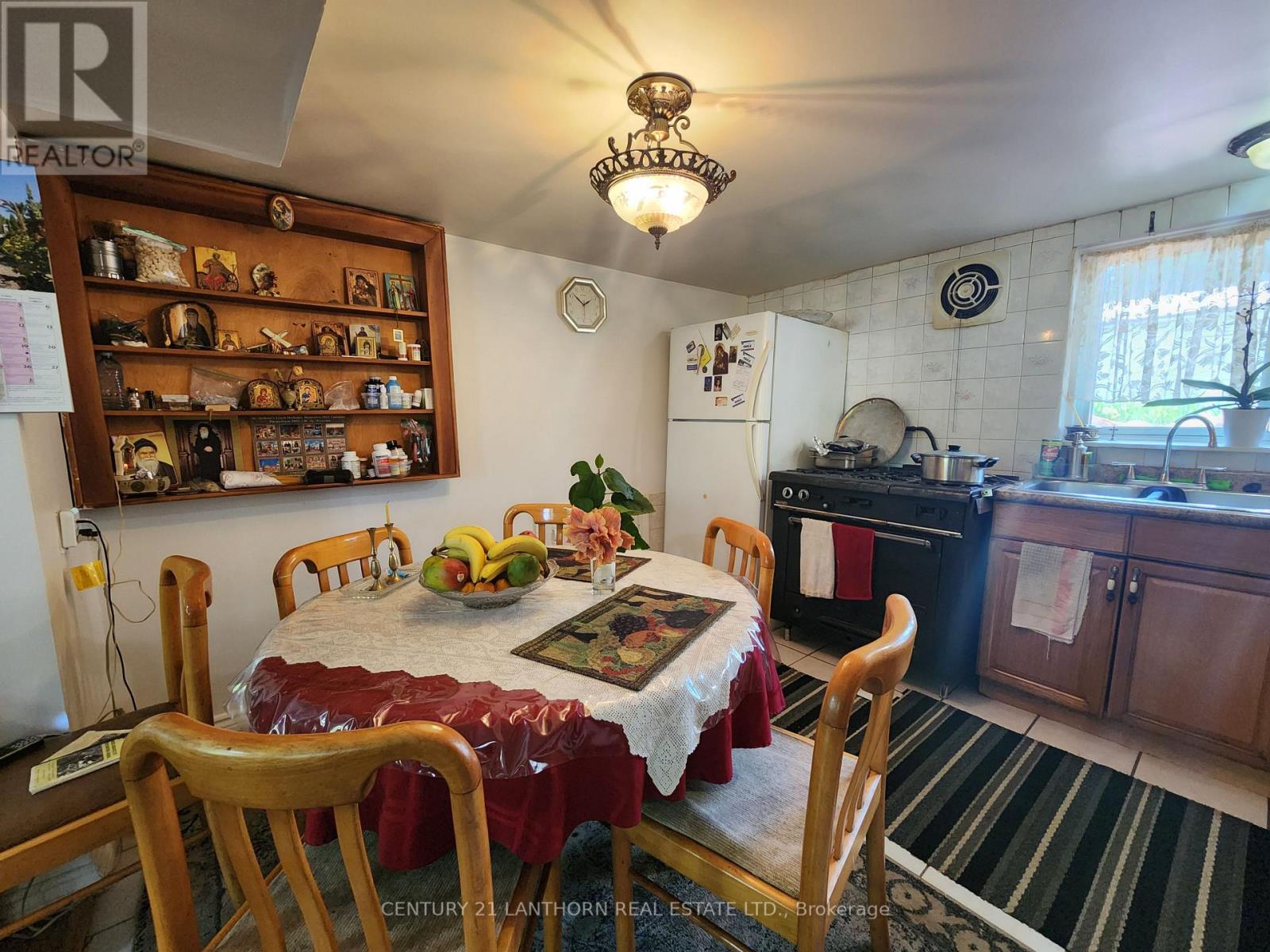181 COLONIAL RD