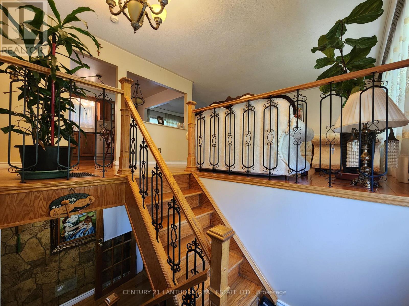 181 COLONIAL RD