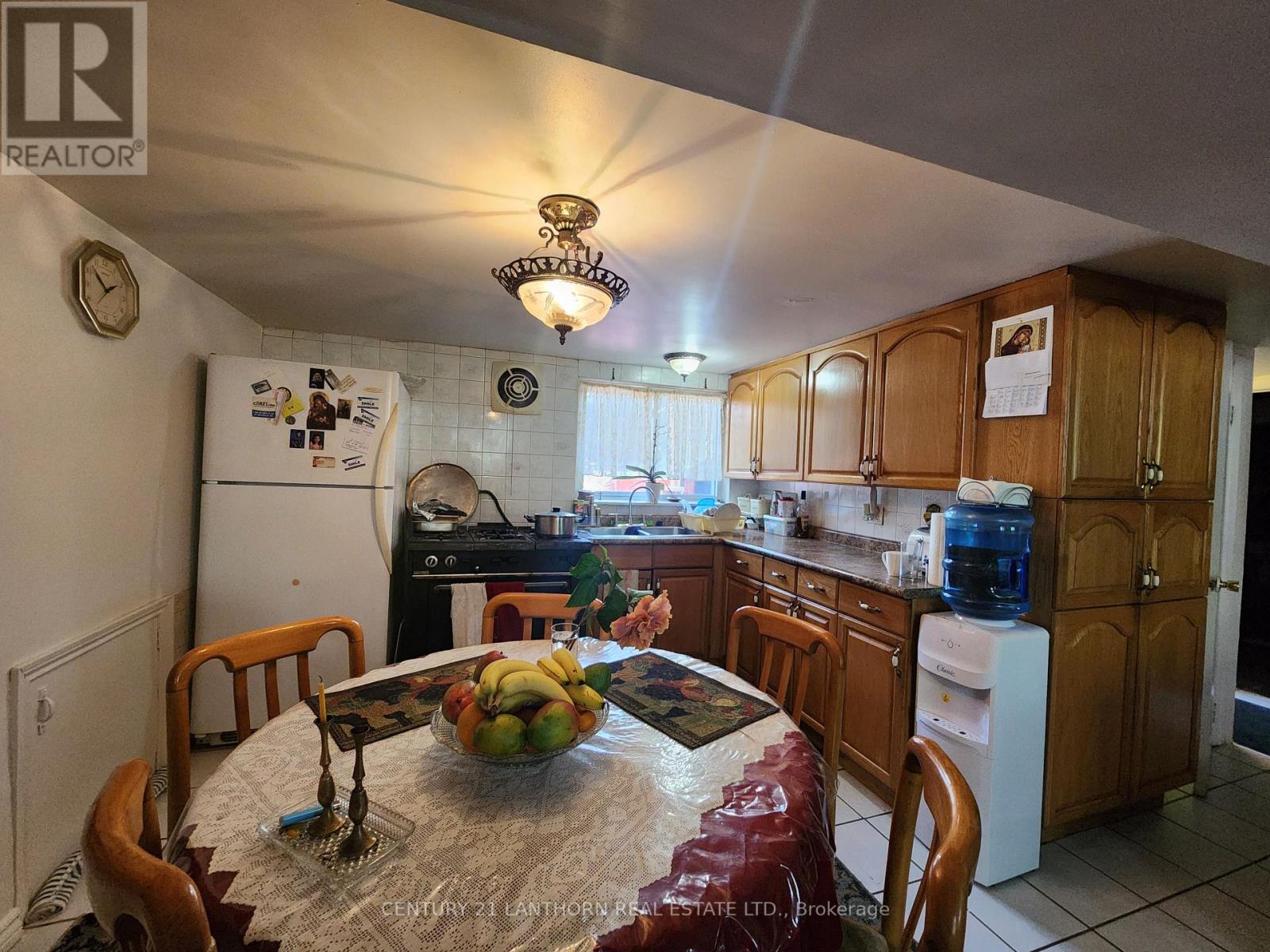 181 COLONIAL RD
