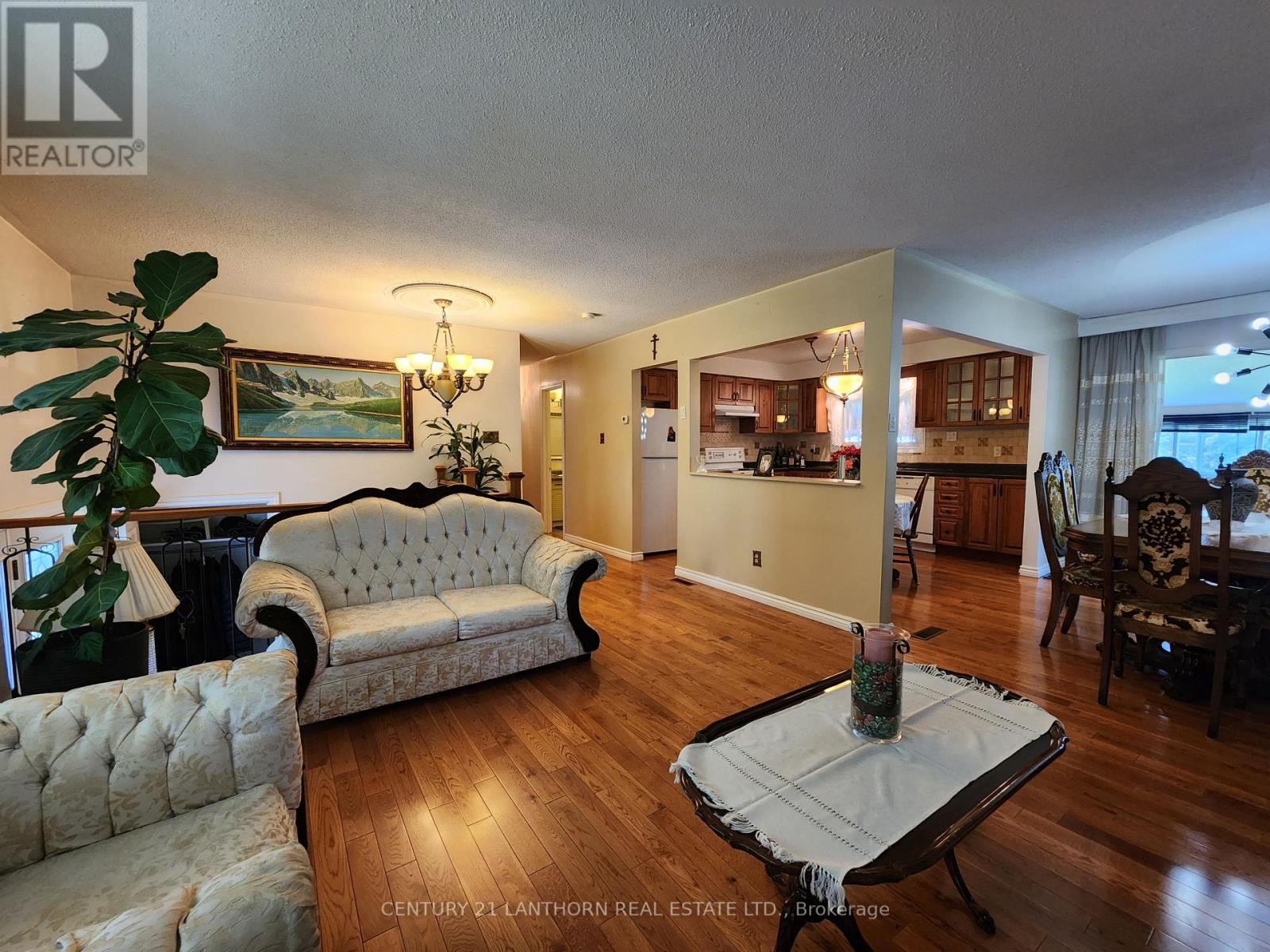 181 COLONIAL RD