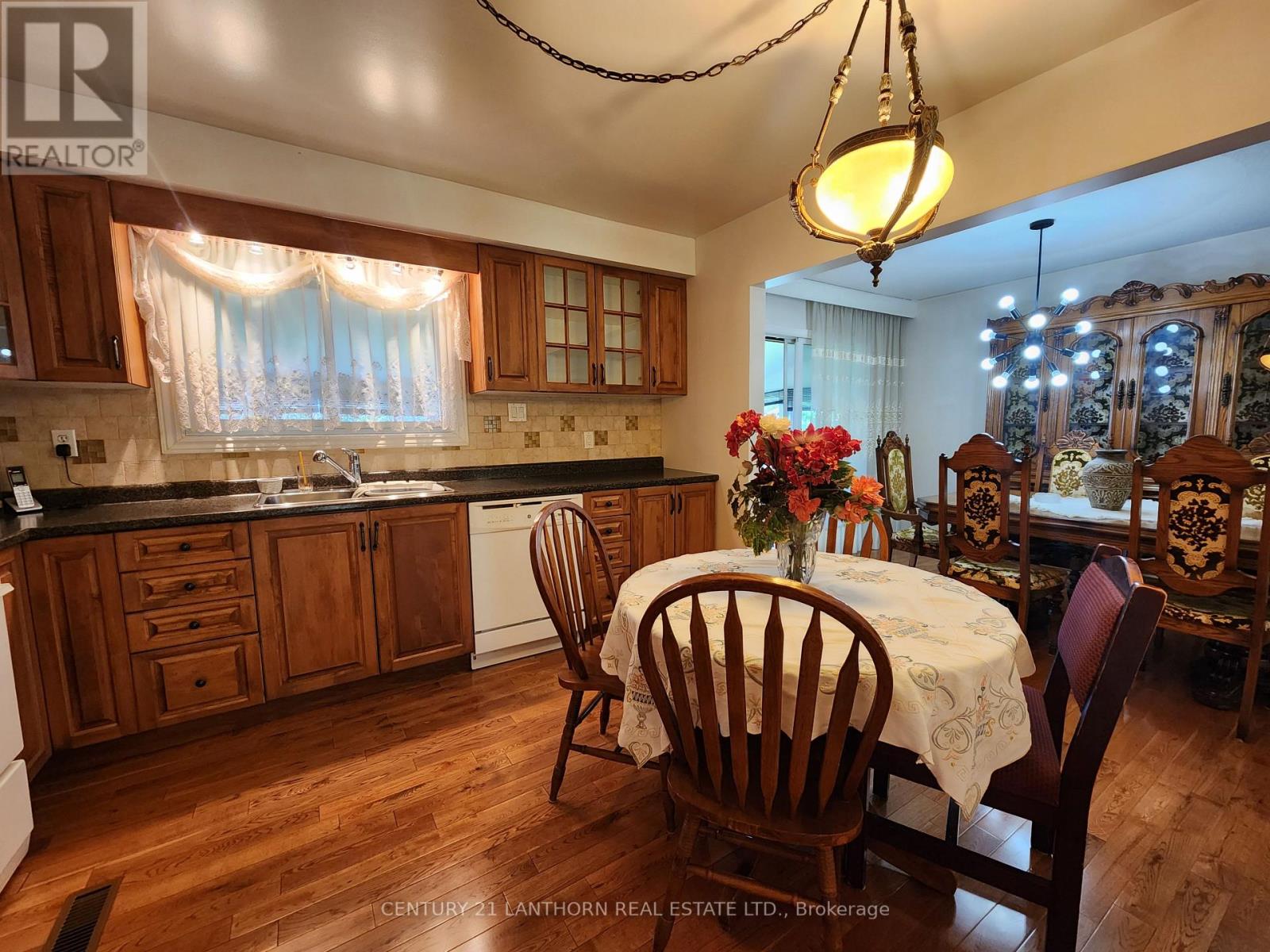 181 COLONIAL RD