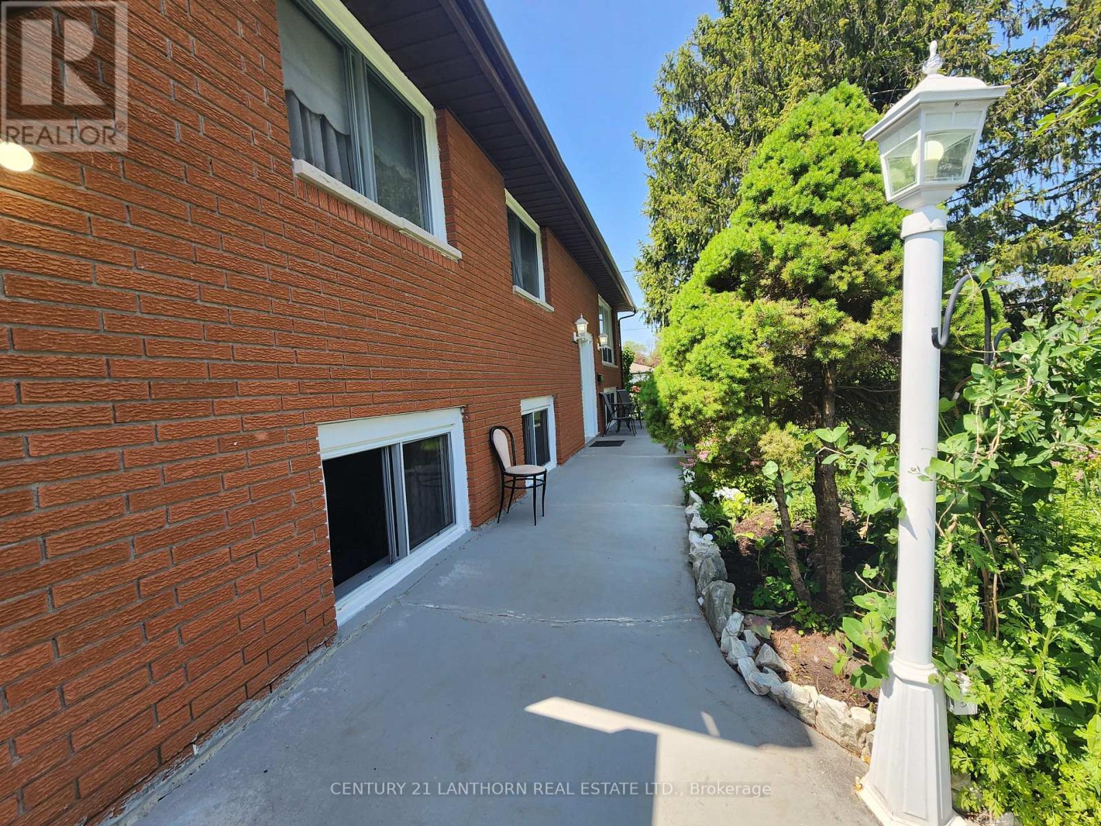 181 COLONIAL RD