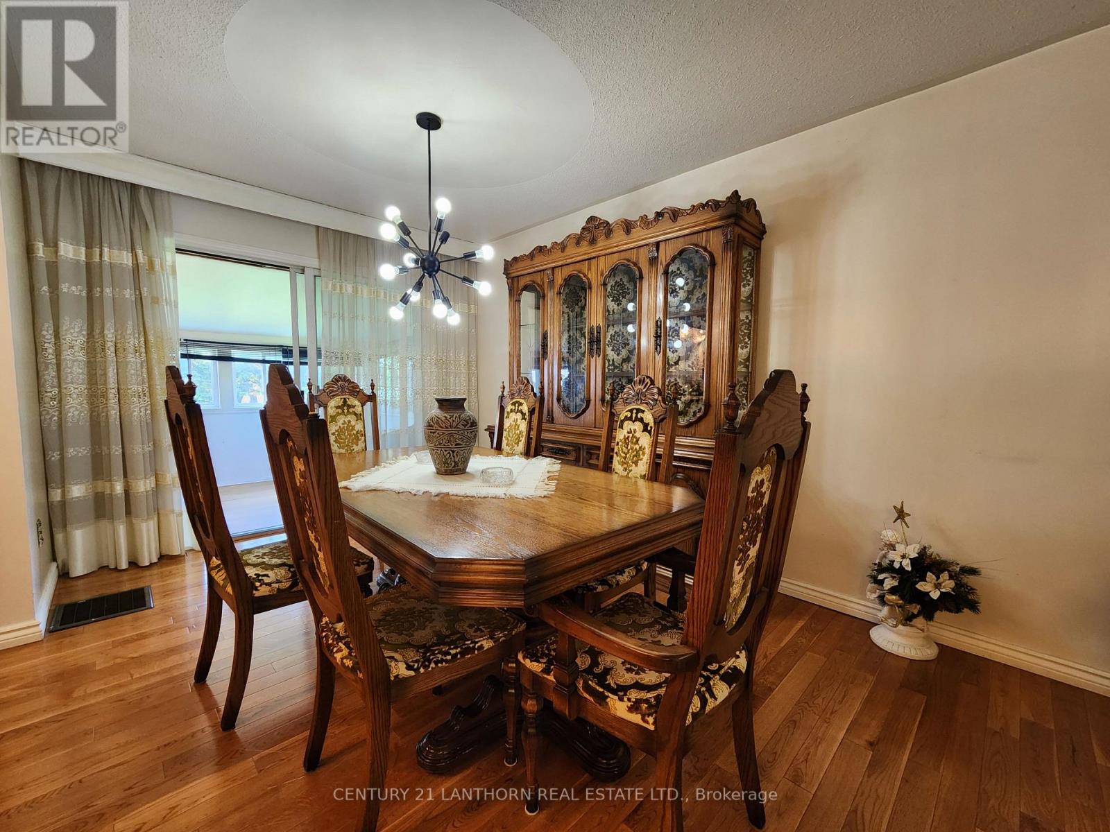 181 COLONIAL RD