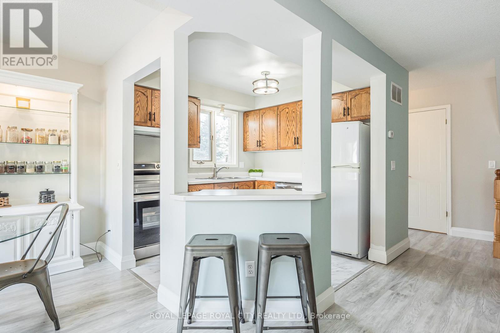 #33 -941 GORDON ST