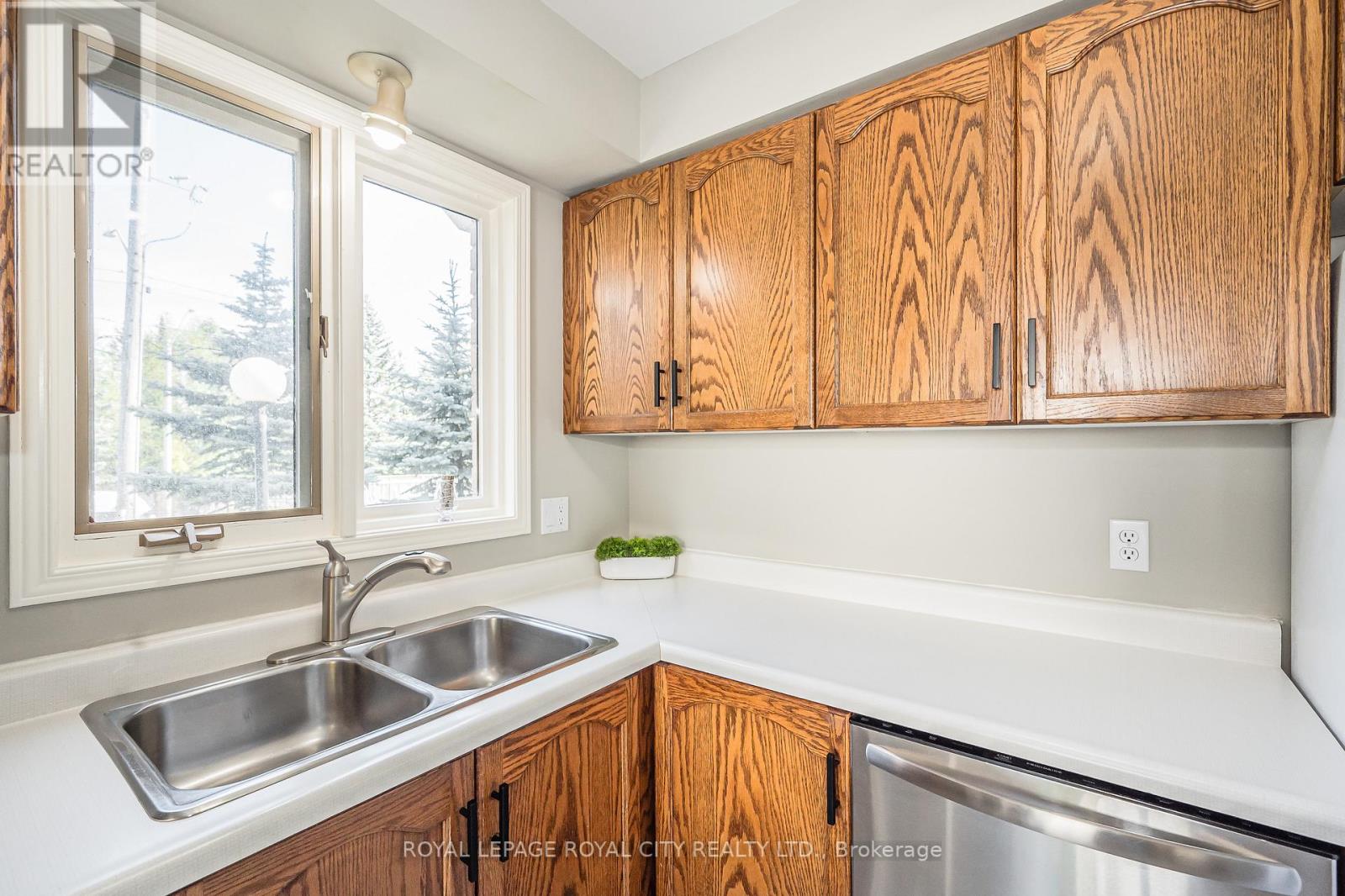 #33 -941 GORDON ST