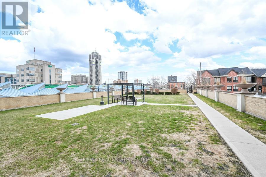 #714 -135 JAMES ST S, #714