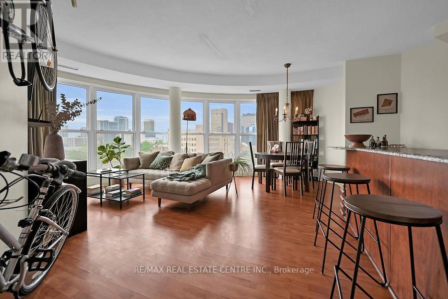 #714 -135 JAMES ST S, #714