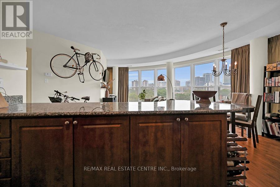 #714 -135 JAMES ST S, #714